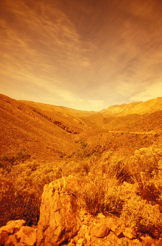 无人,竖图,室外,白天,正面,旅游,度假,石头,美景,日落,山,山脉,植物,非洲,南非,枯萎,石子,景观,山峰,晚霞,霞光,落日,枯草,山峦,娱乐,草,黄色,自然,黄昏,群山,享受,休闲,景色,彩霞,放松,自然风光,阿非利加洲,南非共和国,夕照,石块,岩石,夕阳,彩图,斜阳