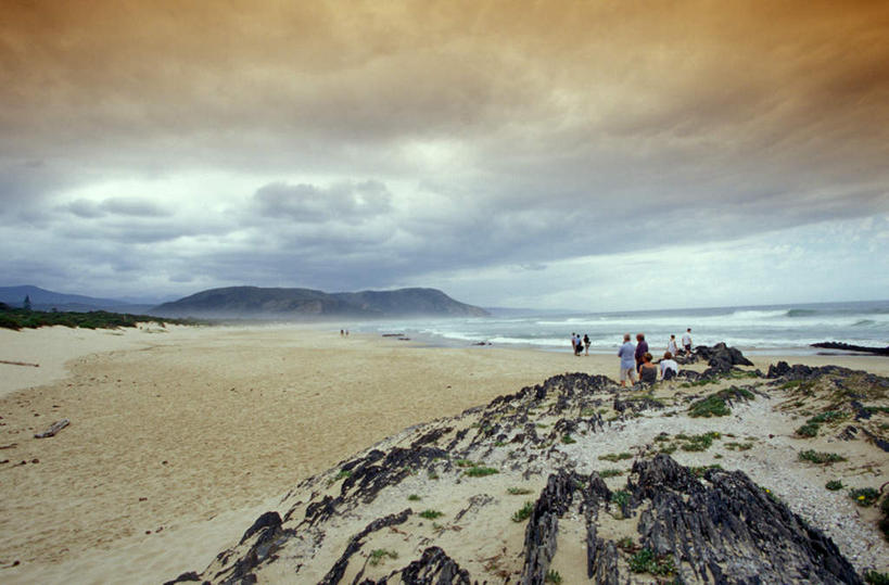 无人,横图,室外,白天,正面,旅游,度假,海浪,海洋,石头,美景,沙滩,非洲,南非,沙子,石子,海岸,景观,浪花,乌云,云,阴天,云朵,沙地,云彩,娱乐,天空,自然,海水,天,享受,休闲,景色,放松,昏暗,阴沉,自然风光,海景,阿非利加洲,南非共和国,西开普省,花园大道,大海,风浪,海,海水的波动,海滩,近岸浪,石块,岩石,涌浪,彩图