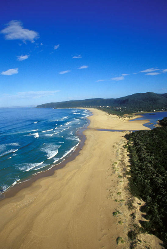 无人,竖图,俯视,航拍,室外,白天,旅游,度假,草地,海浪,海洋,石头,美景,沙滩,植物,非洲,南非,沙子,石子,海岸,景观,浪花,水平线,云,云朵,辽阔,海平线,沙地,云彩,娱乐,草,蓝色,绿色,白云,蓝天,天空,自然,海水,天,享受,休闲,广阔,景色,放松,晴朗,一望无际,鸟瞰,自然风光,海景,阿非利加洲,南非共和国,西开普省,无边无际,一马平川,大海,风浪,海,海水的波动,海滩,近岸浪,石块,岩石,涌浪,晴空,彩图,高角度拍摄,水天相接,水天一线