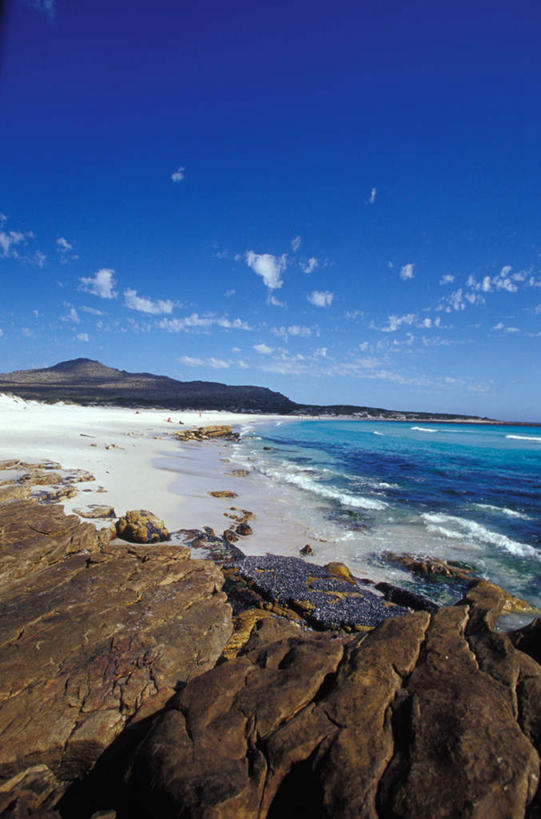 无人,竖图,俯视,室外,白天,旅游,度假,海浪,海洋,石头,美景,沙滩,非洲,南非,沙子,石子,海岸,景观,浪花,水平线,云,云朵,辽阔,海平线,沙地,云彩,娱乐,蓝色,白云,蓝天,天空,自然,海水,天,享受,休闲,广阔,景色,放松,晴朗,一望无际,自然风光,海景,阿非利加洲,南非共和国,西开普省,无边无际,一马平川,大海,风浪,海,海水的波动,海滩,近岸浪,石块,岩石,涌浪,晴空,彩图,高角度拍摄,水天相接,水天一线