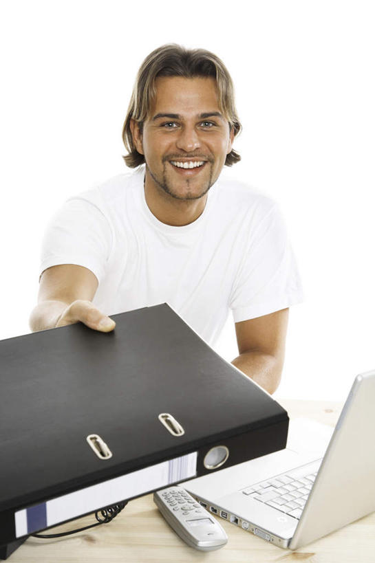 西方人,一个人,商务人士,商务男性,坐,打电话,竖图,室内,白天,白色背景,正面,衬衫,电脑,笔记本电脑,电话,欧洲,欧洲人,仅一个男性,仅一个人,握,套装,服装,网络,拿,拿着,注视,通讯设备,仅一个年轻男性,衣服,话筒,观察,看,电话线,握着,摄影,服饰,影棚,观看,察看,无线,固定电话,衣着,穿着,关注,通信设备,商务装,无线网络,记录板,无线上网,便携式电脑,工薪阶层,记事板,衣饰,交流,手提电脑,男人,男性,年轻男性,白种人,白领,上班族,电话机,沟通,通话,坐着,半身,彩图,影棚拍摄,衬衣,拍摄