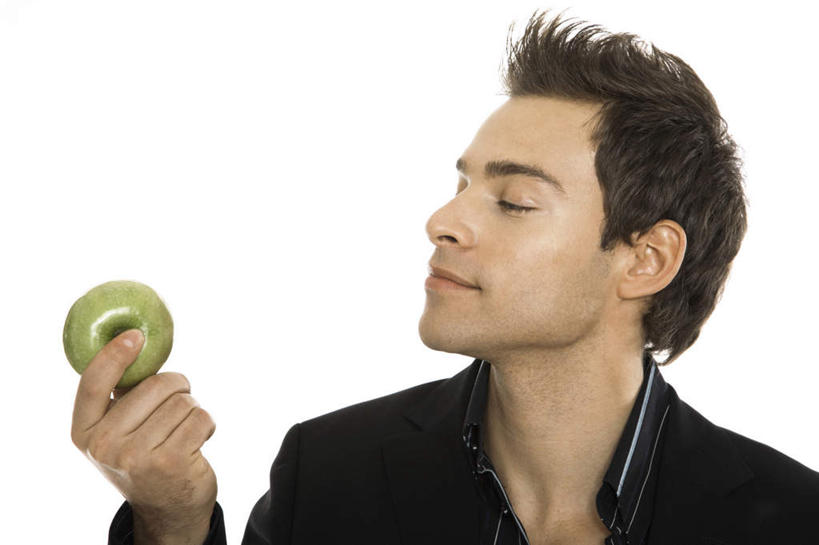 西方人,脸,头,脸颊,手,一个人,商务人士,商务男性,站,横图,室内,特写,白色背景,正面,衬衫,苹果,水果,欧洲,欧洲人,仅一个男性,仅一个人,握,套装,新鲜,生食,食品,果实,拿,拿着,注视,肩膀,食物,仅一个年轻男性,一个,绿色,青苹果,观察,看,站着,手部,握着,摄影,有机食品,绿色食品,影棚,单个,观看,单手,察看,关注,商务装,工薪阶层,男人,男性,年轻男性,白种人,头部,脸部,脸蛋,面部,白领,上班族,站立,半身,彩图,影棚拍摄,衬衣,拍摄