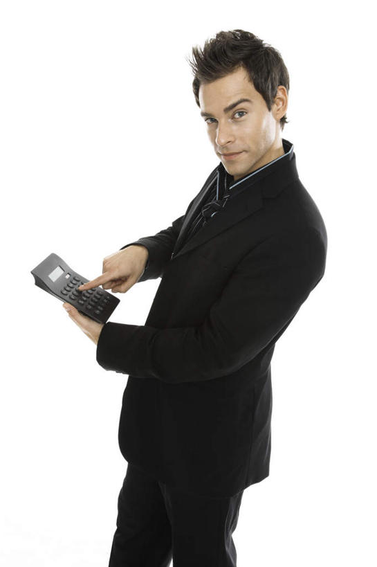 西方人,一个人,商务人士,商务男性,站,竖图,室内,白天,白色背景,侧面,衬衫,计算器,欧洲,欧洲人,仅一个男性,仅一个人,握,套装,计算,科学,办公用品,拿,拿着,注视,仅一个年轻男性,观察,看,站着,握着,理财,财务,摄影,影棚,观看,察看,关注,数学,商务装,工薪阶层,男人,男性,年轻男性,白种人,白领,上班族,站立,半身,彩图,影棚拍摄,衬衣,拍摄