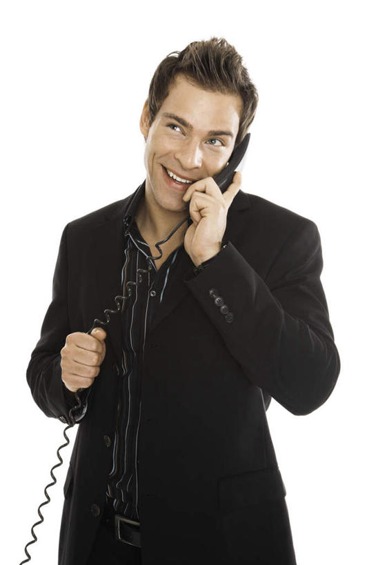 西方人,一个人,商务人士,商务男性,站,笑,打电话,微笑,露齿笑,竖图,室内,白天,白色背景,正面,衬衫,电话,欧洲,欧洲人,仅一个男性,仅一个人,握,套装,拿,拿着,注视,通讯设备,仅一个年轻男性,话筒,观察,看,站着,电话线,握着,摄影,影棚,观看,察看,固定电话,关注,商务装,工薪阶层,交流,男人,男性,年轻男性,白种人,白领,上班族,电话机,沟通,通话,站立,半身,彩图,影棚拍摄,衬衣,拍摄