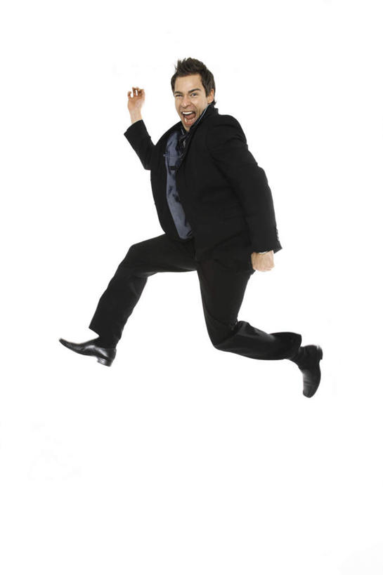 西方人,一个人,商务人士,商务男性,站,跳,举,竖图,室内,白天,白色背景,正面,衬衫,欧洲,欧洲人,仅一个男性,仅一个人,套装,注视,仅一个年轻男性,观察,看,托,站着,张嘴,摄影,影棚,观看,察看,关注,商务装,张大嘴巴,工薪阶层,男人,男性,年轻男性,白种人,白领,上班族,张开嘴,举起,举手,举着,跳跃,向上举,向上伸,向上托,站立,彩图,全身,影棚拍摄,衬衣,拍摄