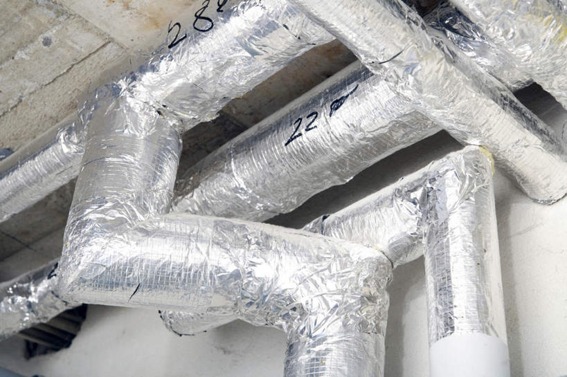 无人,横图,室内,特写,白天,仰视,静物,阴影,反射,标志,管子,数字,文字,影子,字符,墙,标识,管道,墙壁,墙面,阿拉伯数字,彩图,低角度拍摄