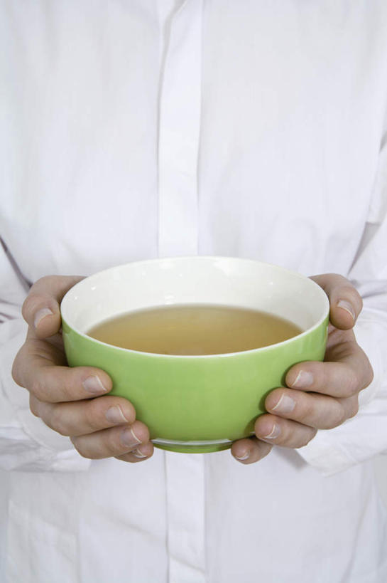 西方人,手,一个人,站,捧,竖图,俯视,室内,特写,白天,幸福,茶,杯子,欧洲,欧洲人,双手,仅一个年轻女性,仅一个女性,仅一个人,灰色背景,服装,陶瓷,茶叶,陶瓷制品,一杯,娱乐,衣服,白色,水杯,站着,享受,休闲,温馨,手部,放松,乐趣,摄影,服饰,影棚,提神,舒适,衣着,穿着,醒脑,衣饰,年轻女性,女人,女性,白种人,茶杯,端,端着,捧着,手捧,站立,半身,彩图,高角度拍摄,影棚拍摄,拍摄