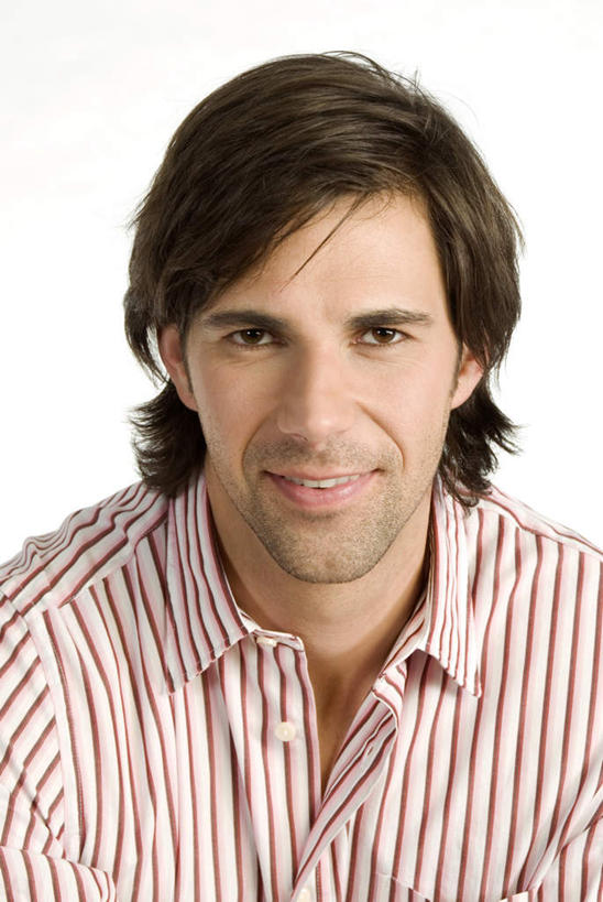 西方人,脸,头,脸颊,一个人,商务人士,商务男性,笑,微笑,露齿笑,竖图,室内,特写,白天,白色背景,正面,衬衫,欧洲,欧洲人,仅一个男性,仅一个人,套装,注视,肩膀,仅一个年轻男性,观察,看,摄影,影棚,观看,察看,关注,商务装,工薪阶层,男人,男性,年轻男性,白种人,头部,脸部,脸蛋,面部,白领,上班族,半身,彩图,影棚拍摄,衬衣,拍摄