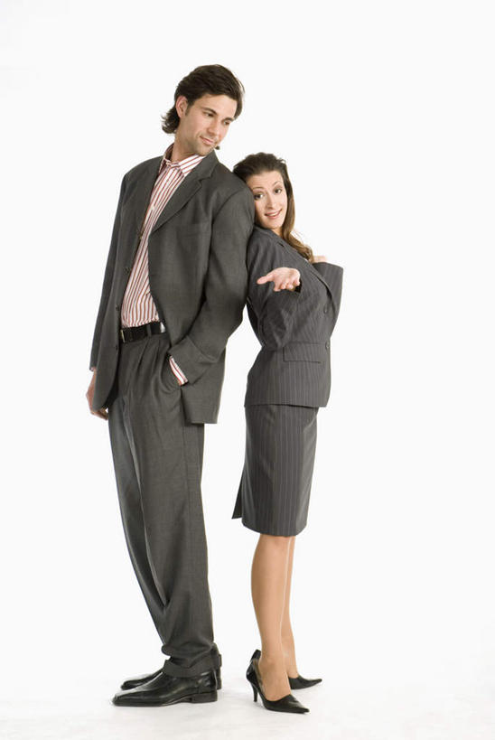 西方人,两个人,同事,商务人士,商务男性,商务女性,站,双手交叉,竖图,室内,白天,白色背景,侧面,衬衫,安全,成功,合作,团队,集体,信心,欧洲,欧洲人,套装,依靠,注视,队伍,观察,看,倚靠,站着,背靠背,背对背,摄影,影棚,观看,察看,领导,双手抱胸,成就,关注,商务装,合伙,领袖,工薪阶层,信任,男人,男性,年轻男性,年轻女性,女人,女性,白种人,白领,上班族,站立,彩图,全身,影棚拍摄,衬衣,拍摄