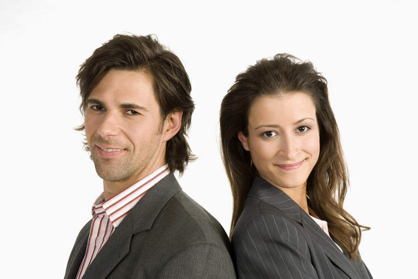 西方人,两个人,同事,商务人士,商务男性,商务女性,站,笑,微笑,横图,室内,白天,白色背景,侧面,衬衫,安全,成功,合作,团队,集体,信心,欧洲,欧洲人,套装,依靠,注视,队伍,观察,看,倚靠,站着,背靠背,背对背,摄影,影棚,观看,察看,领导,成就,关注,商务装,合伙,领袖,工薪阶层,信任,男人,男性,年轻男性,年轻女性,女人,女性,白种人,白领,上班族,站立,半身,彩图,影棚拍摄,衬衣,拍摄