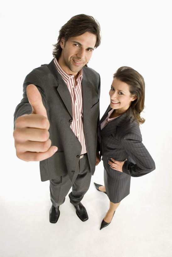 西方人,两个人,同事,商务人士,商务男性,商务女性,站,笑,微笑,露齿笑,竖图,俯视,室内,白天,白色背景,衬衫,智慧,成功,合作,团队,集体,信心,欧洲,欧洲人,突出,套装,注视,称赞,表扬,手叉腰,队伍,叉腰,观察,看,手势,站着,竖,摄影,影棚,观看,翘,高,察看,领导,双手叉腰,夸奖,优秀,成就,关注,商务装,合伙,领袖,工薪阶层,好,妙,顺利,出色,超群,杰出,卓越,奇妙,聪明,男人,男性,年轻男性,年轻女性,女人,女性,白种人,大拇指,白领,上班族,站立,彩图,高角度拍摄,全身,影棚拍摄,衬衣,拍摄