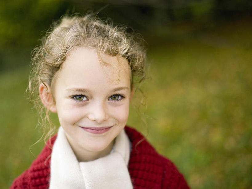 西方人,儿童,脸,头,脸颊,一个人,站,笑,微笑,横图,室外,特写,白天,正面,毛衣,纯洁,秋季,树林,植物,欧洲,欧洲人,仅一个女性,仅一个人,服装,朦胧,模糊,装饰,注视,肩膀,树,树木,小孩,衣服,绿色,自然,围巾,观察,看,站着,仅一个小孩,温暖,可爱,童年,童趣,服饰,生长,成长,围脖,观看,保暖,华丽,点缀,察看,衣着,御寒,穿着,关注,童真,烂漫,无邪,衬托,美观,雅致,雅观,衣饰,天真,女孩,女人,女性,白种人,孩子,头部,脸部,脸蛋,面部,秋,秋天,站立,半身,彩图,绒衣,套衫,套头毛衣,线衣,女生