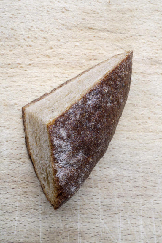 点心,面包,无人,竖图,俯视,室内,特写,白天,桌面,桌子,一块,木制,食品,面点,食物,糕点,木制品,彩图,高角度拍摄