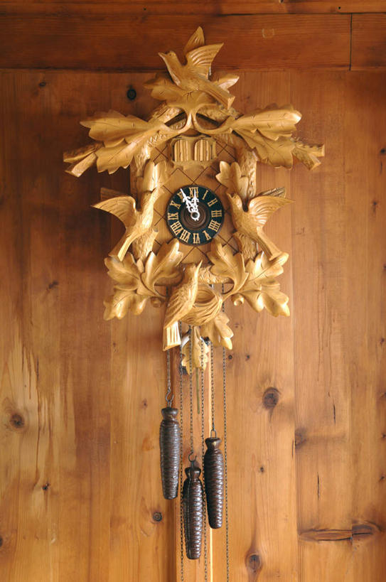 无人,竖图,室内,特写,白天,正面,吊挂,悬挂,时间,木制,时钟,墙,挂,计时,墙壁,墙面,木制品,钟表,表,布谷鸟钟,咕咕钟,钟,彩图