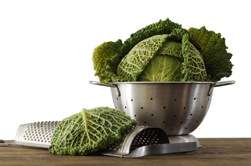 无人,横图,俯视,室内,特写,白天,烹饪,植物,桌面,桌子,蔬菜,椰菜,卷心菜,厨具,叶子,金属制品,一堆,阴影,堆叠,堆积,新鲜,反射,金属,木制,工具,锅子,纹理,影子,食品,绿叶,刀具,锅,食物,一个,绿色,木制品,刀,嫩叶,甘蓝,有机食品,绿色食品,单个,锅具,堆,削皮器,烹饪用具,肌理,去皮,叶,叶片,叶脉,烹调用具,结球甘蓝,甘兰,包心菜,烹调,彩图,高角度拍摄