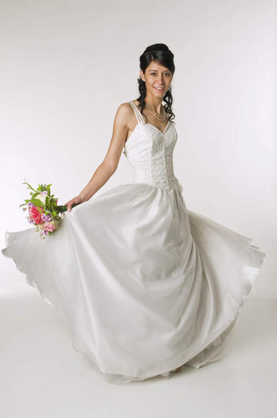 西方人,一个人,新娘,站,竖图,室内,白天,白色背景,正面,婚纱,裙子,婚礼,快乐,欧洲,欧洲人,仅一个年轻女性,仅一个女性,仅一个人,握,庆祝,盛开,捧花,手捧花,结婚,拿,花蕾,拿着,长裙,花,花瓣,花朵,鲜花,花束,花苞,花蕊,站着,喜庆,握着,摄影,影棚,纪念,婚礼捧花,年轻女性,女人,女性,白种人,站立,彩图,全身,影棚拍摄,婚礼服,礼服,高兴,拍摄