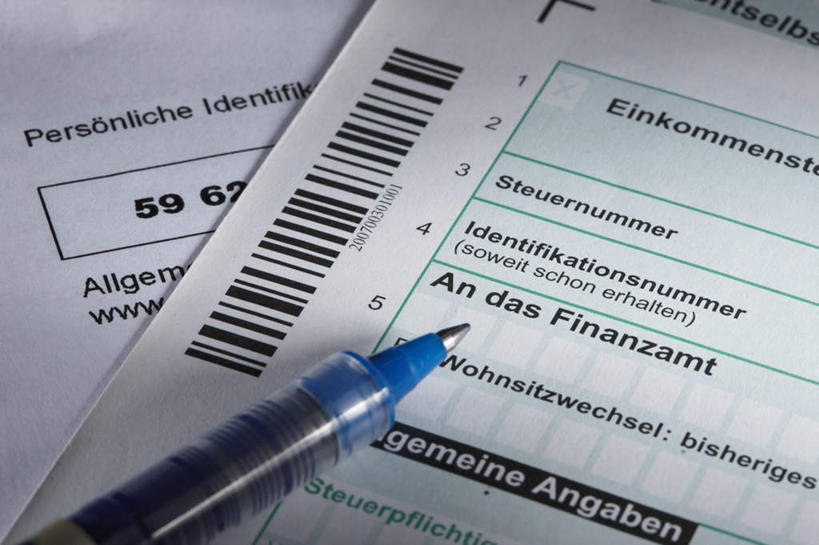 无人,横图,俯视,室内,特写,白天,电子,静物,信息,英文,笔,标签,符号,数字,字母,办公用品,圆珠笔,标识,文具,学习用品,条形码,文具用品,一支,编码,条码,彩图,高角度拍摄,商业