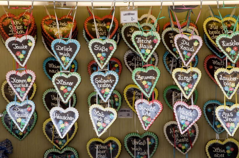 点心,无人,商店,横图,室内,白天,正面,爱情,度假,美景,城市风光,城市,德国,欧洲,圣诞节,一排,悬挂,节日,爱心,庆祝,文字,景观,食品,曲奇,浪漫,文化,娱乐,商铺,装饰品,食物,排列,饼干,零食,庆典,享受,休闲,温暖,温馨,心形,景色,恩爱,放松,纪念,和睦,西欧,队列,曲奇饼,曲奇饼干,斯图加特,德意志联邦共和国,市肆,商号,州府,巴登.符腾堡,巴登.符腾堡州,巴符州,心型,彩图,店铺,融洽