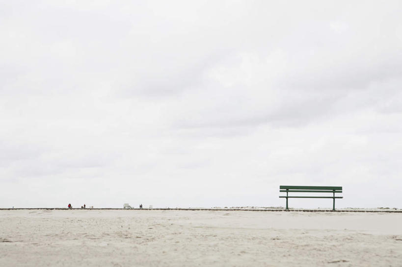 无人,公园,横图,室外,白天,正面,旅游,度假,美景,沙滩,椅子,德国,欧洲,沙子,木椅,海岸,景观,乌云,云,阴天,云朵,沙地,云彩,娱乐,天空,自然,天,享受,休闲,景色,放松,昏暗,阴沉,西欧,自然风光,德意志联邦共和国,石荷州,石勒苏益格.荷尔斯泰因,石勒苏益格.荷尔斯泰因州,海滩,彩图