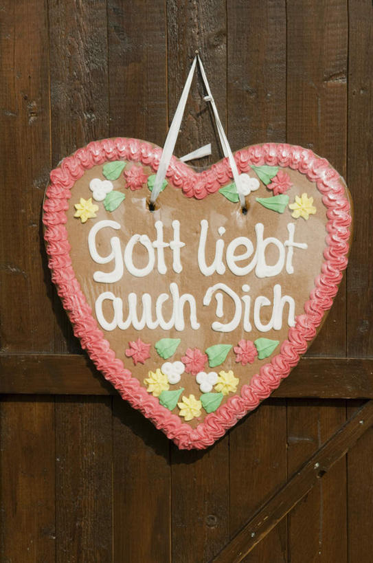 点心,无人,竖图,室内,特写,白天,正面,爱情,圣诞节,一块,节日,爱心,庆祝,木制,英文,标志,文字,字符,字母,墙,食品,甜点,浪漫,文化,标识,墙壁,墙面,食物,糕点,木制品,啤酒节,饼干,甜食,零食,庆典,温暖,温馨,心形,恩爱,纪念,英文字母,和睦,姜饼,慕尼黑啤酒节,德式姜饼,心型,彩图,融洽