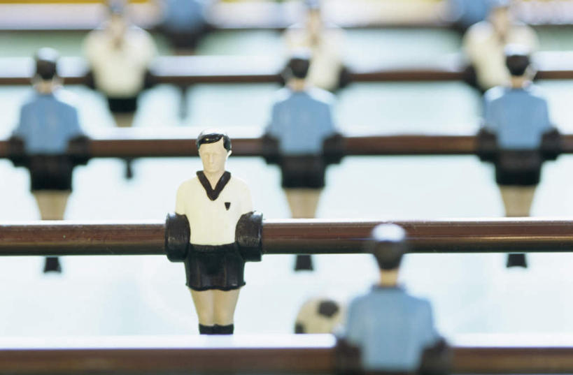 无人,同事,足球场,横图,室内,特写,白天,正面,锻炼,游戏,成功,运动,合作,团队,集体,信心,足球,草地,玩具,阴影,朦胧,模糊,反射,影子,许多人,玩,娱乐,队伍,草,一群人,休闲,活动,领导,成就,发泄,消遣,智力,绿茵场,合伙,领袖,桌式足球,桌上足球,宣泄,体育,男人,男性,年轻男性,玩耍,嬉戏,半身,彩图,健身,足球比赛场地