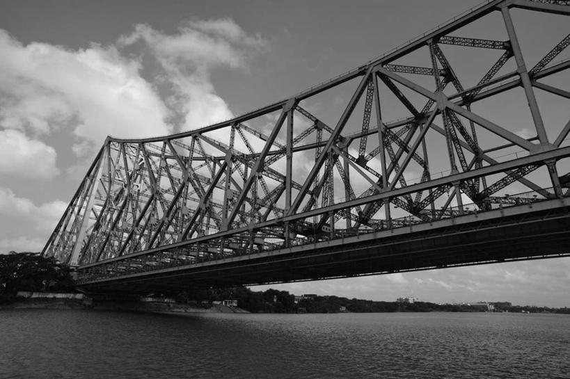 无人,横图,黑白,室外,白天,仰视,旅游,度假,河流,树林,水,植物,标志建筑,大桥,地标,建筑,立交桥,桥梁,印度,亚洲,河水,水流,云,云朵,高架,建筑群,斜拉桥,桥,云彩,娱乐,建设,树,树木,蓝色,绿色,白云,蓝天,天空,自然,天,享受,休闲,放松,生长,晴朗,成长,南亚,首府,印度共和国,加尔各答,西孟加拉邦,晴空,低角度拍摄