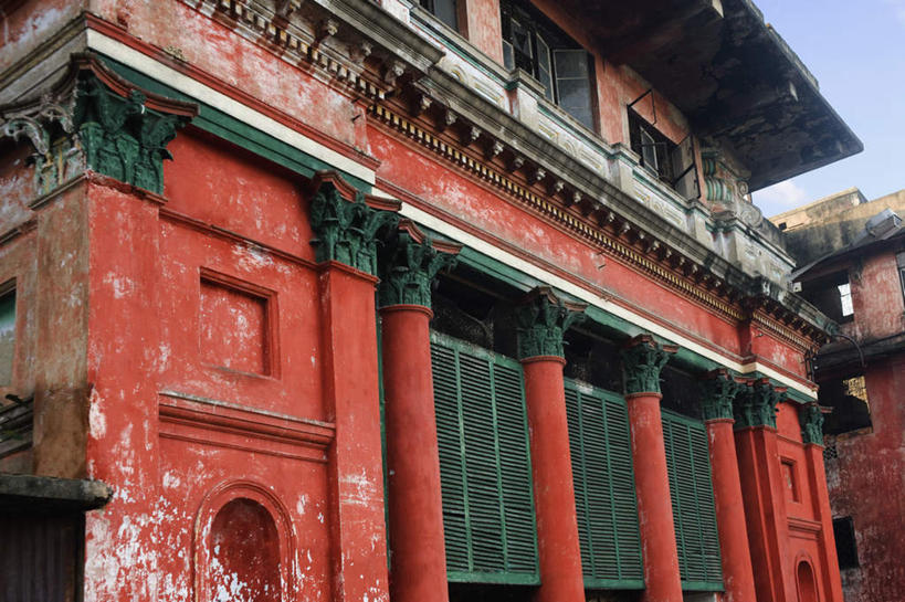 无人,寺庙,横图,室外,白天,仰视,旅游,度假,名胜古迹,标志建筑,地标,建筑,印度,亚洲,节日,遗迹,燃烧,古迹,文化,文物,娱乐,建设,古建筑,红色,蓝色,蓝天,天空,香火,庙宇,天,祈祷,享受,休闲,健康,旅游胜地,放松,许愿,宗教,信仰,晴朗,纪念,祈求,南亚,古文明,万里无云,首府,印度共和国,加尔各答,西孟加拉邦,平安,晴空,晴空万里,彩图,低角度拍摄,庙,寺