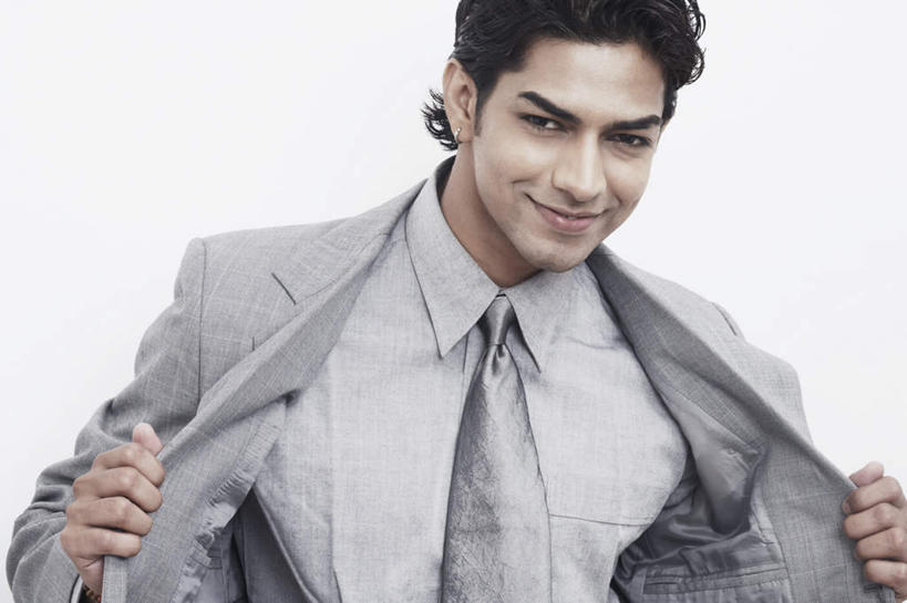 一个人,商务人士,商务男性,站,笑,微笑,横图,室内,白天,白色背景,正面,衬衫,亚洲,仅一个男性,仅一个人,套装,注视,仅一个年轻男性,观察,看,站着,摄影,影棚,观看,察看,敞开,关注,商务装,工薪阶层,男人,男性,年轻男性,亚洲人,印度人,白领,上班族,站立,半身,彩图,影棚拍摄,衬衣,拍摄