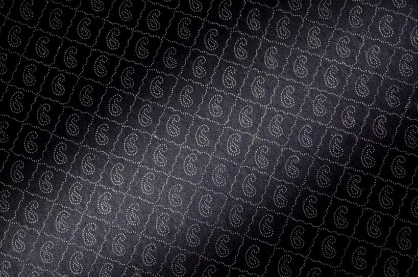 无人,横图,室内,特写,白天,正面,神秘,静物,阴影,花纹,反射,纹路,图案,纹理,影子,黑色,严肃,庄重,含蓄,肌理,沉静,中间色,彩图