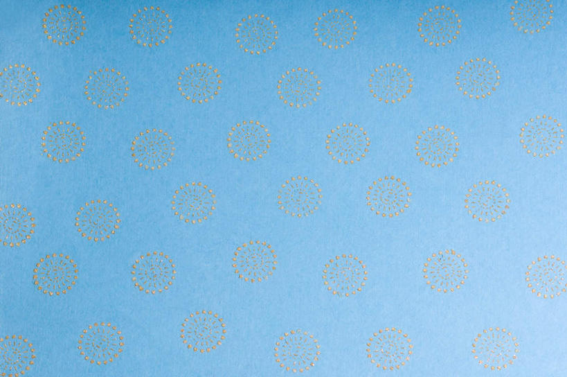 无人,横图,室内,特写,白天,正面,静物,阴影,花纹,透明,反射,纹路,图案,纹理,影子,圆圈,蓝色,肌理,理智,沉静,冷色,高深,冷淡,彩图