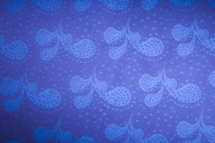 无人,横图,室内,特写,白天,正面,神秘,静物,阴影,花纹,反射,纹路,图案,纹理,影子,蓝色,紫色,优美,庄重,高贵,消极,肌理,冷色,孤寂,彩图,奢华