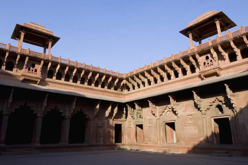 无人,宫殿,横图,室外,白天,仰视,旅游,度假,名胜古迹,门,标志建筑,地标,建筑,印度,亚洲,阴影,遗迹,光线,影子,古迹,文物,娱乐,建设,古建筑,蓝色,蓝天,天空,阳光,门框,天,享受,休闲,旅游胜地,放松,晴朗,古堡,南亚,古文明,万里无云,印度共和国,北方邦,阿格拉堡,阿格拉红堡,红堡,晴空,晴空万里,彩图,低角度拍摄