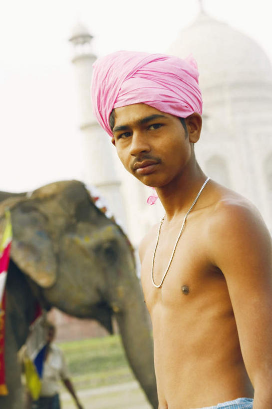 东方人,一个人,站,竖图,室外,白天,正面,旅游,度假,名胜古迹,地标,大象,野生动物,泰姬陵,印度,亚洲,仅一个男性,仅一个人,仅一个中年男性,遗迹,头巾,注视,黄种人,古迹,文物,娱乐,古建筑,裸露,粉色,蓝天,天空,动物,天,观察,看,站着,享受,休闲,旅游胜地,放松,可爱,活泼,观看,察看,陵墓,关注,南亚,裸,古文明,世界文化遗产,泰姬.马哈尔陵,伊斯兰建筑,泰姬玛哈,世界七大奇迹,男人,男性,中年男性,亚洲人,印度人,站立,半身,彩图,标志性建筑