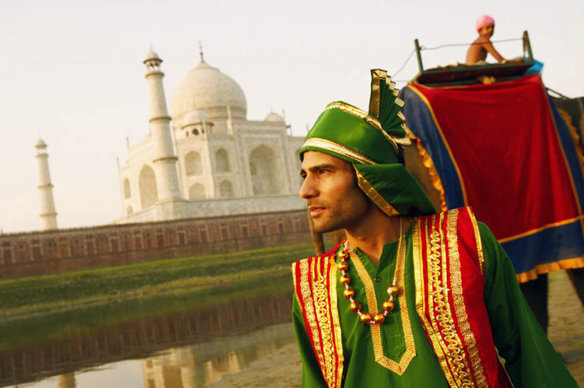 东方人,一个人,站,横图,室外,白天,正面,民族服装,旅游,度假,草地,草坪,名胜古迹,植物,地标,大象,野生动物,泰姬陵,印度,亚洲,仅一个男性,仅一个人,朦胧,模糊,遗迹,注视,黄种人,古迹,文物,娱乐,古建筑,草,仅一个年轻男性,绿色,蓝天,天空,动物,天,观察,看,站着,享受,休闲,旅游胜地,放松,可爱,活泼,观看,察看,陵墓,关注,南亚,古文明,世界文化遗产,泰姬.马哈尔陵,伊斯兰建筑,泰姬玛哈,世界七大奇迹,男人,男性,年轻男性,亚洲人,印度人,站立,半身,彩图,传统服装,民俗服,标志性建筑