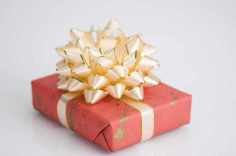 无人,横图,俯视,室内,特写,白天,白色背景,静物,礼盒,礼物,装饰,丝绸,丝带,纸盒,缎带,绸带,盒子,一个,包装盒,礼品盒,摄影,礼品,装饰花,影棚,单个,华丽,修饰,点缀,衬托,美观,雅致,雅观,彩图,高角度拍摄,影棚拍摄,拍摄