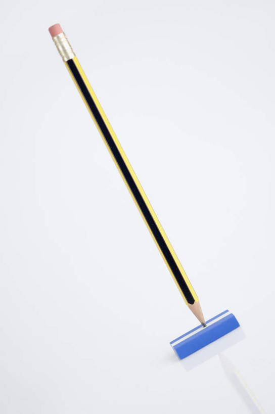 无人,竖图,室内,特写,白天,白色背景,正面,静物,笔,办公用品,插,文具,铅笔,橡皮,学习用品,摄影,影棚,文具用品,一支,用具,彩图,影棚拍摄,拍摄