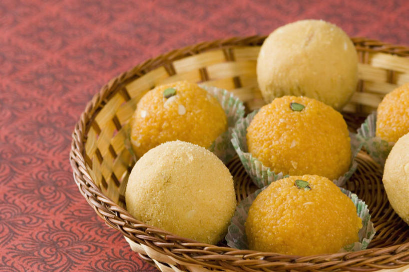 点心,无人,交叉,横图,俯视,室内,特写,白天,下午茶,竹子,许多,红色背景,竹制,朦胧,模糊,编织,点,篮子,食品,坚果,甜点,甜品,食物,排列,一个,竹篮,甜食,干果,摄影,影棚,单个,竹条,交织,无名子,开心果,竹制品,胡棒子,绿仁果,摆列,穿插,彩图,高角度拍摄,影棚拍摄,拍摄,布列,分列