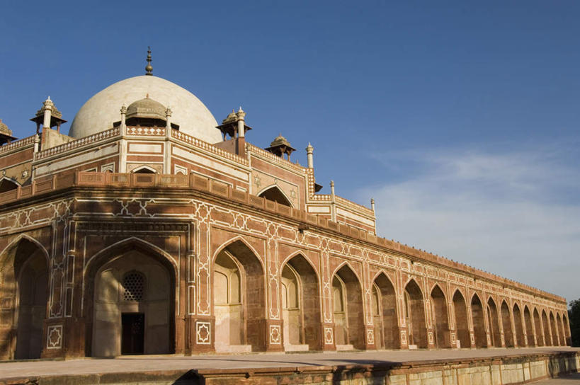 无人,横图,室外,白天,仰视,旅游,度假,名胜古迹,门,标志建筑,地标,建筑,印度,亚洲,一排,阴影,遗迹,整齐,光线,影子,墙,云,云朵,拱门,首都,云彩,古迹,文物,娱乐,建设,古建筑,墙壁,墙面,排列,蓝色,白云,蓝天,天空,阳光,门框,天,享受,休闲,墓地,旅游胜地,放松,晴朗,皇帝,权威,坟墓,陵墓,队列,高贵,南亚,坟场,古文明,新德里,印度共和国,权力,统治,权势,天子,九五之尊,圣上,统治者,陛下,官家,势力,胡马雍,胡马雍陵,晴空,彩图,低角度拍摄