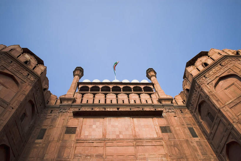 无人,宫殿,横图,室外,白天,仰视,旅游,度假,石头,名胜古迹,标志建筑,地标,建筑,印度,亚洲,阴影,遗迹,光线,石子,影子,墙,古迹,文物,娱乐,建设,古建筑,墙壁,墙面,蓝色,蓝天,天空,阳光,天,享受,休闲,旅游胜地,放松,晴朗,古堡,南亚,古文明,万里无云,印度共和国,北方邦,阿格拉堡,阿格拉红堡,红堡,石块,岩石,晴空,晴空万里,彩图,低角度拍摄