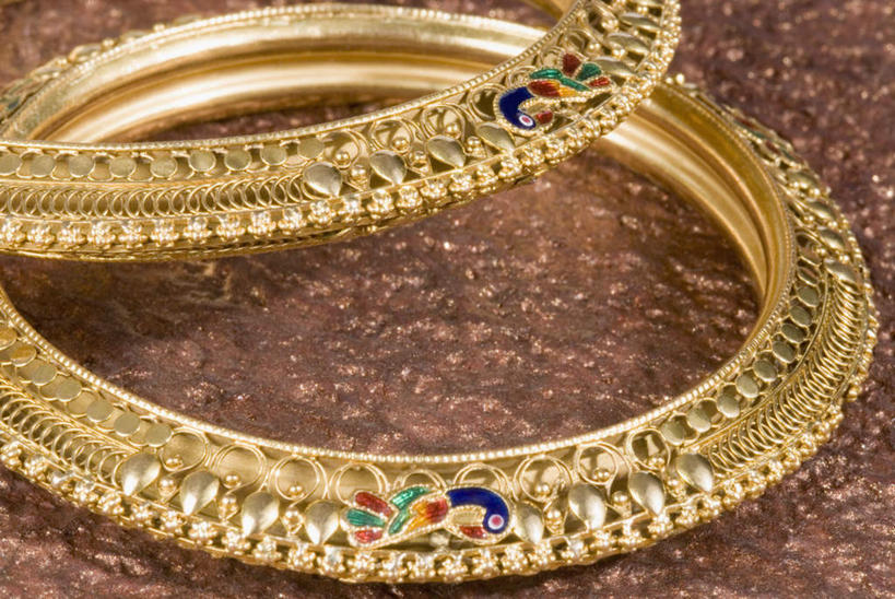 无人,横图,俯视,室内,特写,白天,静物,黄金,装饰品,两个,饰品,手链,首饰,金色,手镯,富贵,镯子,忠诚,富丽,名誉,荣华,彩图,高角度拍摄