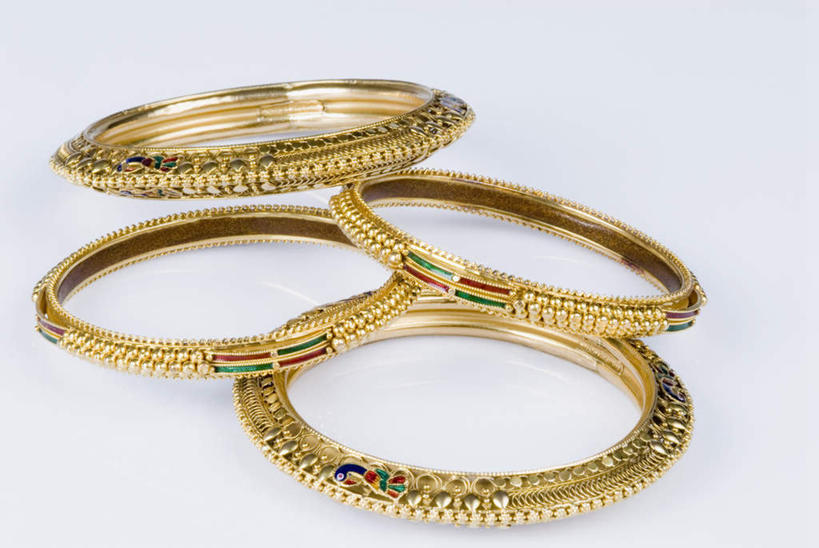 无人,横图,俯视,室内,特写,白天,白色背景,静物,黄金,装饰品,饰品,手链,首饰,四个,金色,摄影,手镯,影棚,富贵,镯子,忠诚,富丽,名誉,荣华,彩图,高角度拍摄,影棚拍摄,拍摄