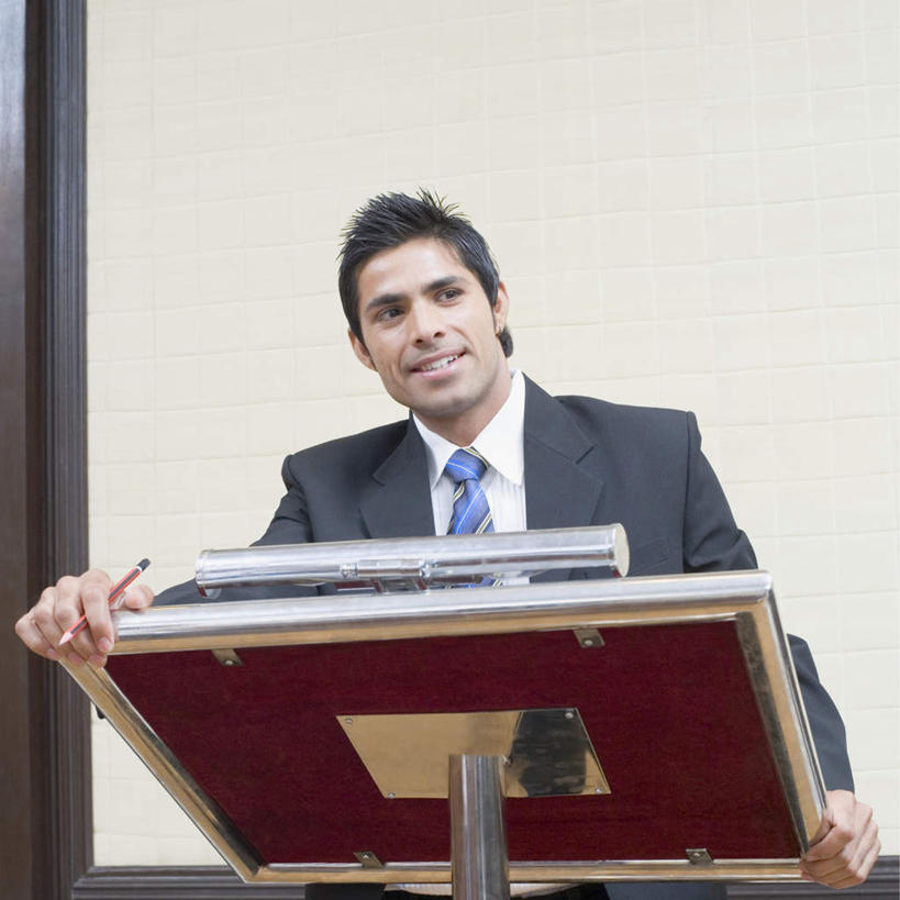 一个人,商务人士,商务男性,会议室,站,横图,室内,白天,正面,衬衫,亚洲,仅一个男性,仅一个人,撑,套装,注视,大厅,仅一个年轻男性,讲台,观察,看,站着,观看,察看,撑着,关注,商务装,工薪阶层,男人,男性,年轻男性,亚洲人,印度人,白领,上班族,站立,半身,彩图,衬衣