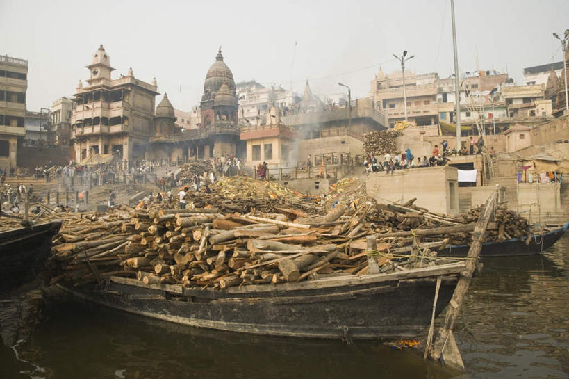 无人,家,横图,室外,白天,正面,度假,河流,美景,水,城市风光,城市,船,印度,亚洲,一堆,许多,堆叠,堆积,朦胧,模糊,木材,房屋,屋子,河水,景观,水流,公寓,木船,娱乐,洋房,楼房,住宅,木柴,蓝色,蓝天,天空,交通工具,天,享受,休闲,景色,放松,木料,晴朗,堆,舟,载具,南亚,万里无云,印度共和国,北方邦,瓦拉纳西,贝拿勒斯,晴空,晴空万里,彩图,房子
