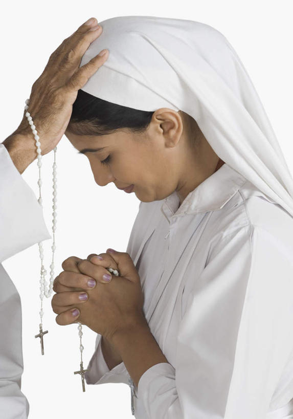 两个人,牧师,传教士,站,闭眼,摸,双手交叉,竖图,室内,白天,白色背景,侧面,民族服装,亚洲,抚摸,祈祷,站着,摄影,影棚,男人,男性,女人,女性,中年男性,中年女性,亚洲人,印度人,传道者,祭司,教士,神甫,神父,闭眼睛,闭着眼,闭着眼睛,触摸,接触,十字手,站立,半身,彩图,影棚拍摄,传统服装,民俗服,拍摄
