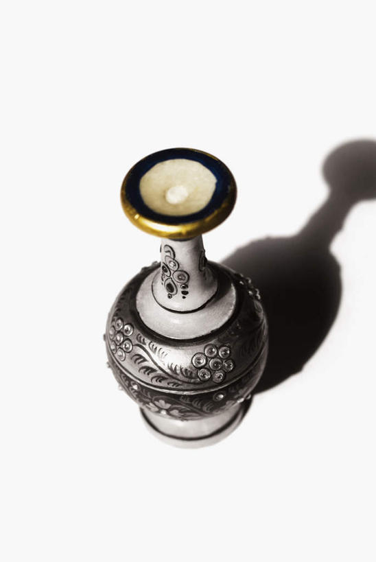 无人,竖图,俯视,室内,特写,白天,白色背景,绘画,静物,花瓶,阴影,反射,彩绘,瓷器,影子,陶瓷,陶瓷制品,一个,瓶子,摄影,影棚,单个,陶艺,彩釉,画画,彩图,高角度拍摄,影棚拍摄,拍摄