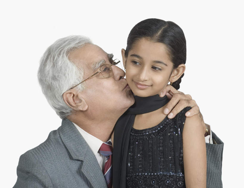 儿童,老年人,两个人,家庭,祖父,站,蹲,抱,笑,吻,微笑,横图,室内,白天,白色背景,正面,衬衫,西装,纯洁,亚洲,套装,正装,眼镜,领带,注视,职业装,小孩,观察,看,站着,温暖,温馨,一家人,可爱,童年,童趣,摄影,影棚,爷爷,抱着,观看,祖孙,和睦,察看,搂着,关注,近视眼镜,童真,烂漫,无邪,外孙女,外公,外祖父,天真,老年男性,男人,男性,女孩,亚洲人,印度人,孩子,孙女,蹲着,搂,搂抱,亲,亲吻,站立,半身,彩图,影棚拍摄,衬衣,拍摄,融洽,女生