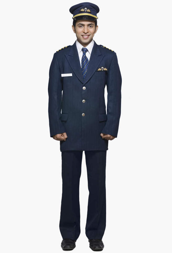 一个人,站,竖图,室内,白天,白色背景,正面,工作服,制服,亚洲,仅一个男性,仅一个人,注视,仅一个年轻男性,观察,看,站着,摄影,军帽,影棚,观看,军人,察看,关注,军服,工作制服,男人,男性,年轻男性,亚洲人,印度人,站立,彩图,全身,影棚拍摄,工作套服,拍摄