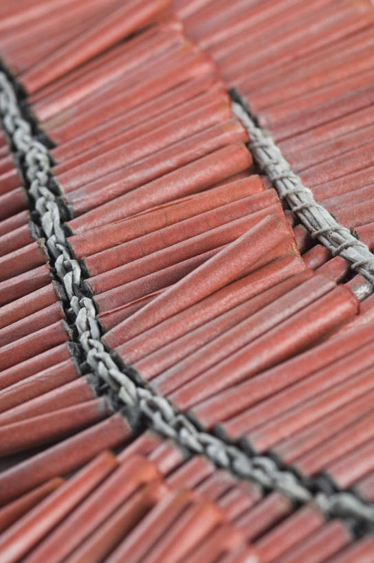 无人,竖图,俯视,室内,特写,白天,静物,鞭炮,一排,节日,庆祝,整齐,并列,并排,文化,排列,庆典,纪念,队列,平行,印度文化,排灯节,万灯节,爆竿,爆仗,爆竹,鞭爆,炮仗,彩图,高角度拍摄,大宝森节,屠妖节,印度灯节