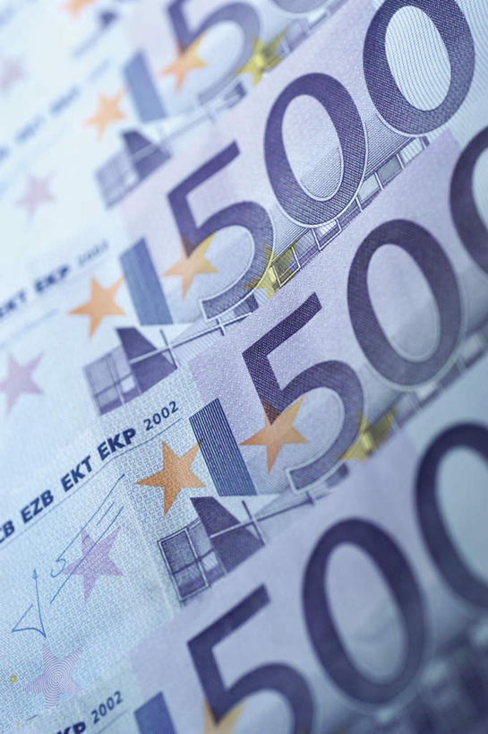 无人,竖图,俯视,室内,特写,白天,钱,静物,一排,整齐,英文,标志,钱币,数字,文字,字符,字母,四张,欧元,标识,排列,钞票,金融,纸币,阿拉伯数字,经济,英文字母,队列,流通,纸钞,贸易,货币,现金,彩图,高角度拍摄