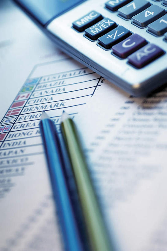 无人,竖图,俯视,室内,特写,白天,计算器,静物,计算,科学,英文,笔,标志,材料,档案,数字,文件,文字,字符,字母,办公用品,标识,水笔,文具,学习用品,资料,理财,财务,阿拉伯数字,英文字母,文具用品,数学,文档,彩图,高角度拍摄